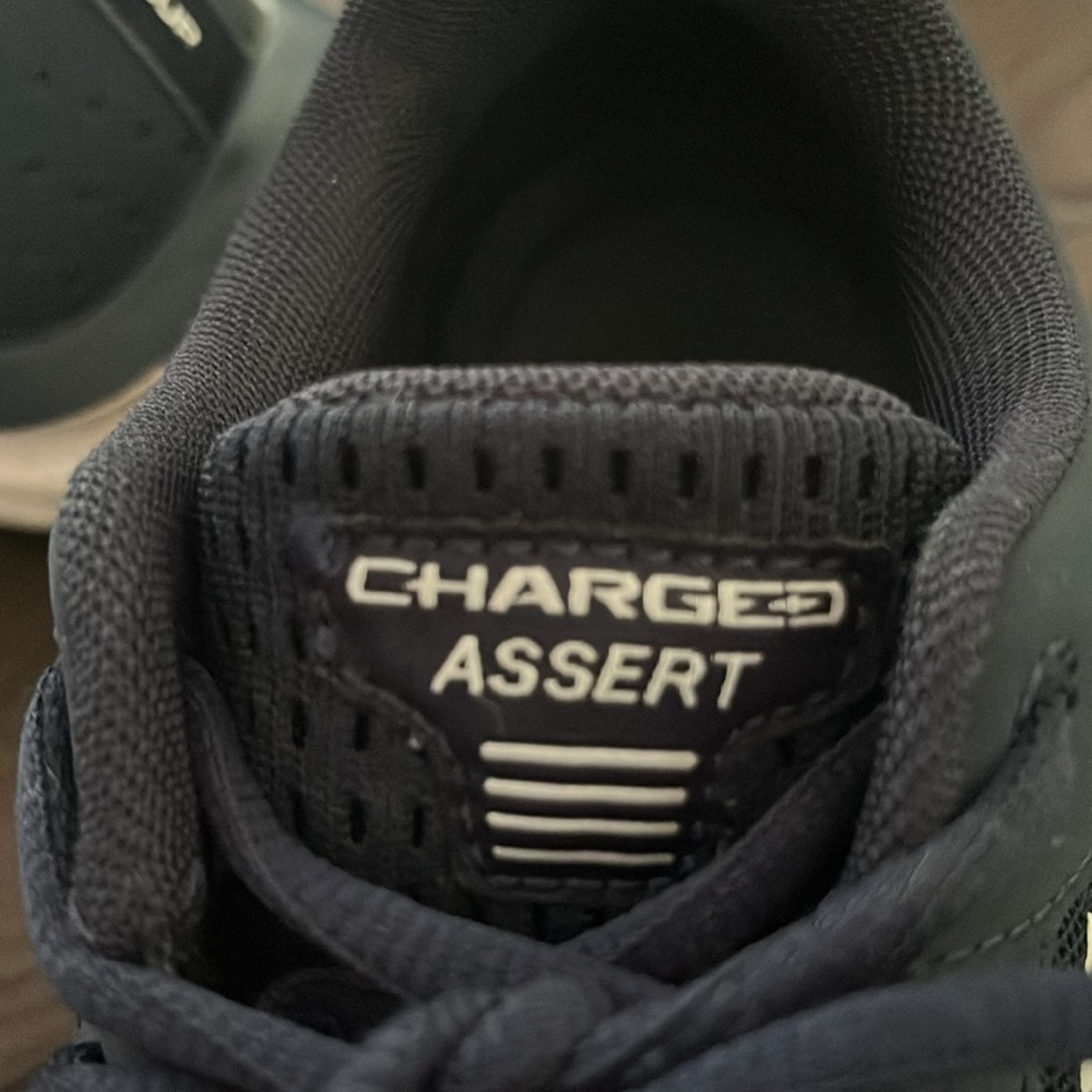 Under Armour sneakers in navy and white - Picture 8 of 11